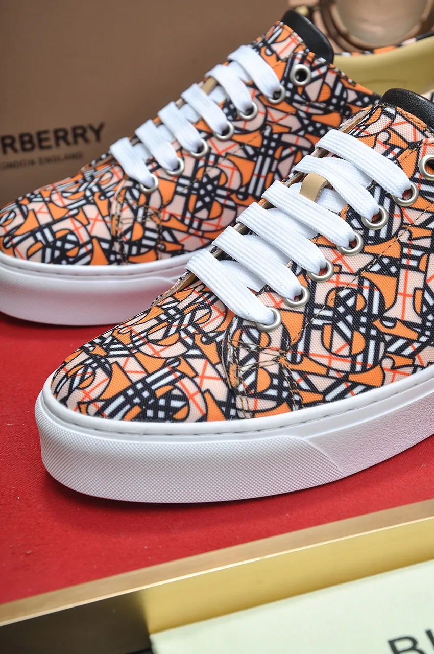 Men's shoes💰480💶[Burberry] (cowhide lining) classic low-top sneakers｜Imported cowhide with classic plaid fabric｜Cow leather lining｜Original outsole｜Fine workmanship and comfortable to wear Size: 38-44 (customized at 45)